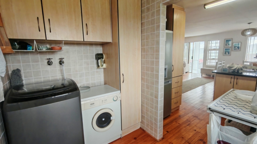 5 Bedroom Property for Sale in Reebok Western Cape